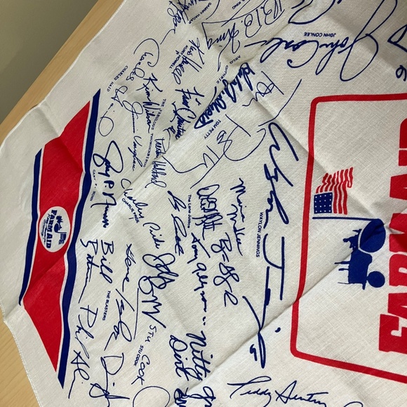 🇺🇸 VINTAGE 1985 🎶FARM AID 🎶BANDANA, SIGNATURES OF WILLIE NELSON & FRIENDS🎸 - Picture 7 of 16
